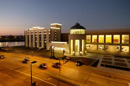 Hampton Inn Green Bay Downtown Отели в г. Саамико