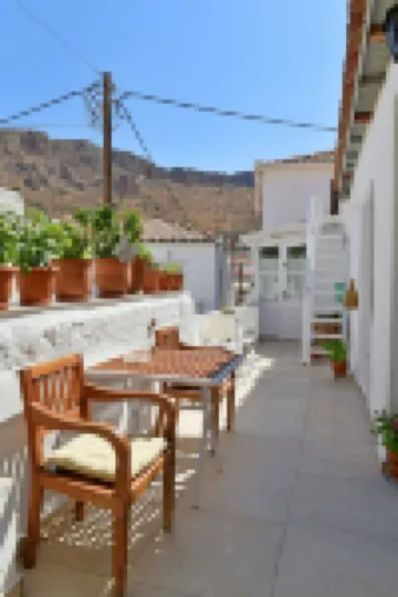 A Sea-Licious Vacation - Chic & Style in Hydra