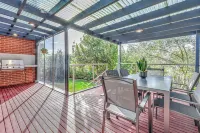 StayAU Gorgeous 5BR Pet Friendly BBQ Home Geelong - 3-Star