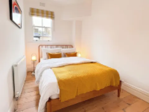 格林威治中心歷史悠久的三卧室住宅