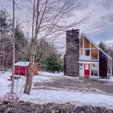 Classic Stowe Ski 3 Bedroom Chalet by RedAwning