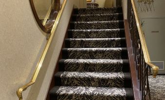 Kingston Hotel