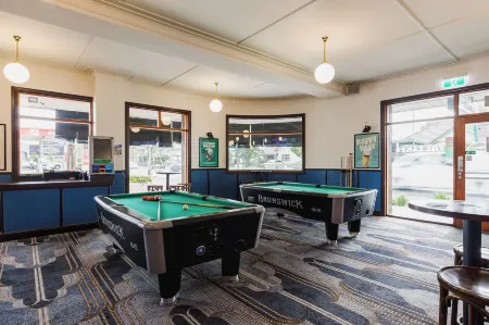 The Lakes Hotel, Rosebery Отели рядом с достопримечательностью «Библиотека Грин сквер»