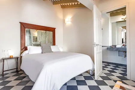 Genteel Home San Laureano Отели рядом с достопримечательностью «Мост Изабеллы II»