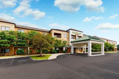 Courtyard Manchester-Boston Regional Airport Hotel dekat Pine Island Park