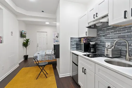 Ututu Stay West Отели в г. Йидон