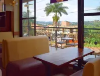 Tenda Suites and Restaurant Hôtels à : Busiro