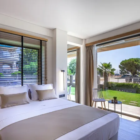 Aliston Deluxe Living - Adults Only