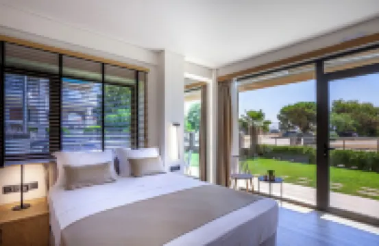 Aliston Deluxe Living - Adults Only