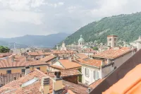 屋頂巢穴在科摩市中心