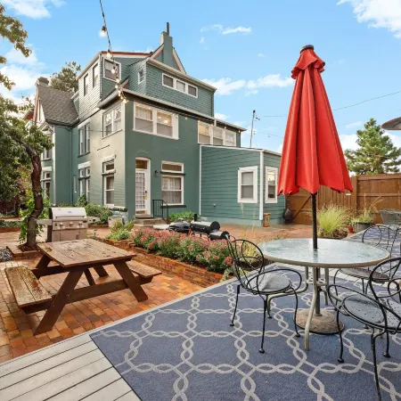 Flora House Denver Отели рядом с достопримечательностью «Денвер Музеум оф Нейчер & Сайенс»