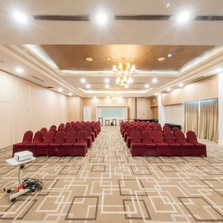Grand Jatra Hotel Balikpapan Отели рядом с достопримечательностью «Пляж Melawai»