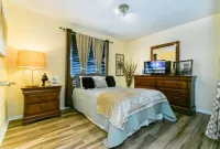 Paradise, Hot Tub, Free Wine, Mins from Mayo Clinic and Beach Hotels near Ribault Club