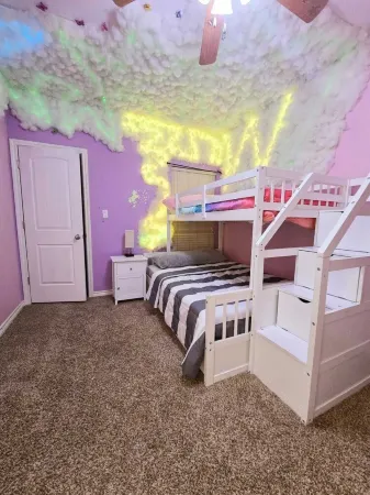 Charming 3-bedroom Home-away-from-Home with WiFi and indoor comfort in Odessa