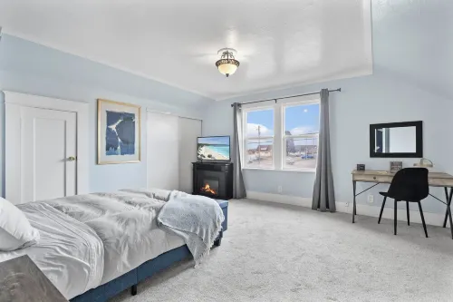 Minutes to Redwoods and Short Walk to Ocean - 4/Bdr. Home - The Modern Vintage