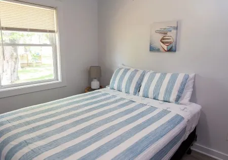 LakePointe Shores #8 Open floor cottage in Madison on the Lake