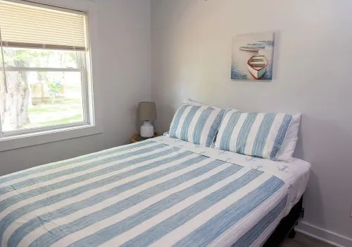 LakePointe Shores # 7 Welcoming 3-bedroom cottage in Madison on the Lake