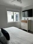 Leisure at The Cove - 2-bedroom houseboat in Wilmington