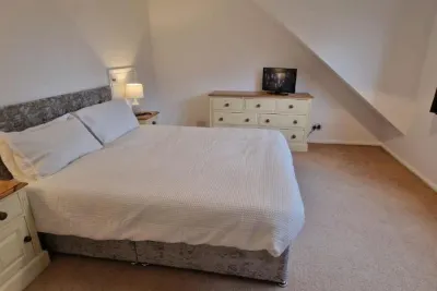 Lympne - 7 mins Channel Tunnel Hotels near Hayne House