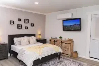 Spacious Studio Retreat 월마트 슈퍼센터 주변 호텔