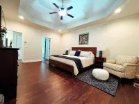 Modern comfort in Clarksville! Welcome to the Madison Street Retreat! - บูติค