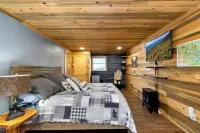 Cozy Cabin in Beech Mountain - Fireplace