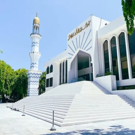 Hotel Flora Отели рядом с достопримечательностью «Grand Friday Mosque»