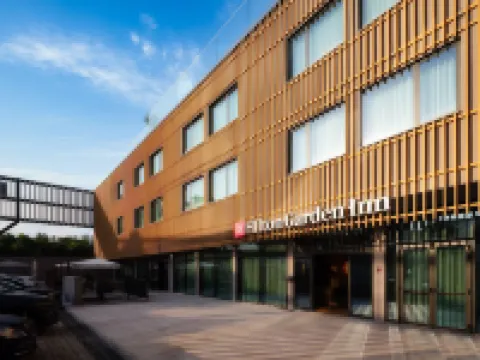 โรงแรมฮิลตัน การ์เด้นอินน์ เอโวรา โรงแรมในแอวูรา