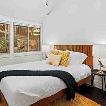 Bohemian Redwood Retreat for Extended Stays Rooms