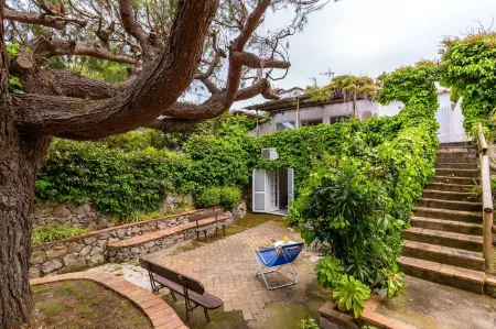 Villa Delle Ninfeee by Napoliapartments Отели рядом с достопримечательностью «Сады Августа»