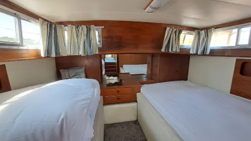 The Rose - 37ft Lakeside Yacht with Hot Tub - Homestays