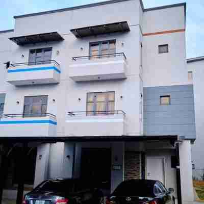 Hendon Luxury Apartment Hotel Exterior