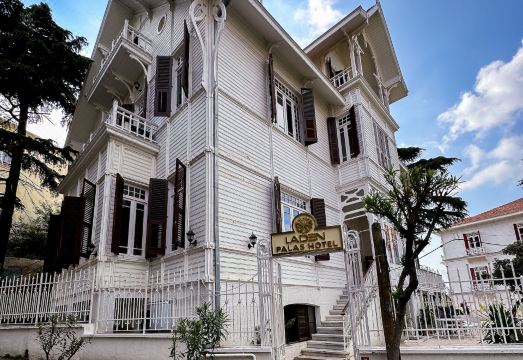 1. 켄싱턴 라덴 팔..