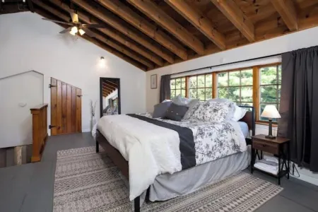 Cozy Adirondack Escape