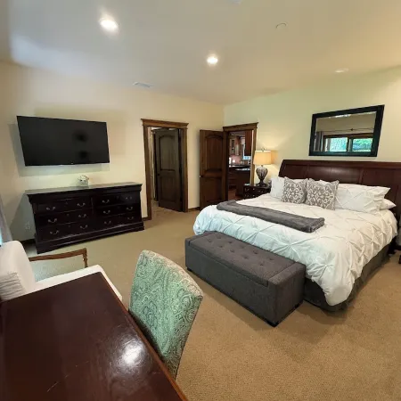 Come Be Our Guests at The Solvang Dolphin House "Delfin Huset"