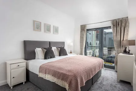 No27 the Barclay - Donnini Apartments Отели в г. Килмарнок