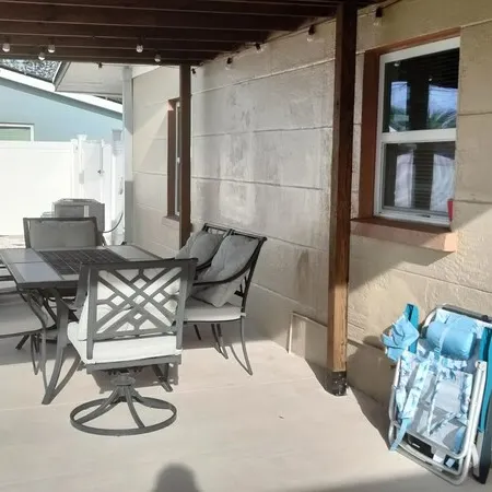 Beach Style House w/ large backyard, close to fishing, canoeing, and beaches Отели в г. Уэст-Брейдентон
