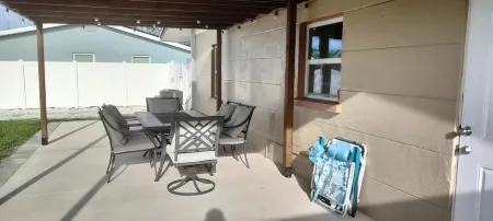 Beach Style House w/ large backyard, close to fishing, canoeing, and beaches