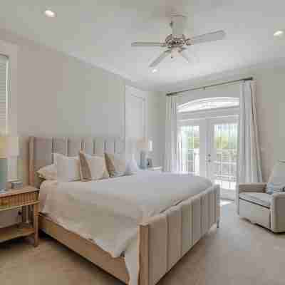 Charming 4-Bedroom Luxury Home! Private Beach + Resort Pool Rooms