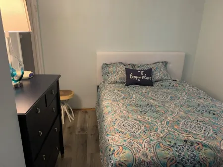 Charming updated 3-bedroom house in Lackawaxen with HOT TUB