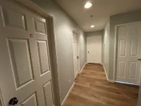 5 bds large house,Near Airport Ontario Mills,free parking,pets friendly. 方塔納酒店