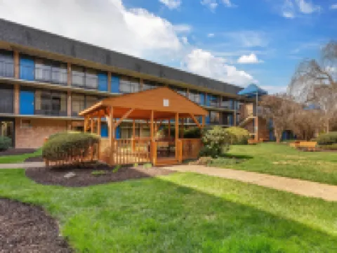 Suburban Studios Tysons Corner Hotels in Hunter Mill