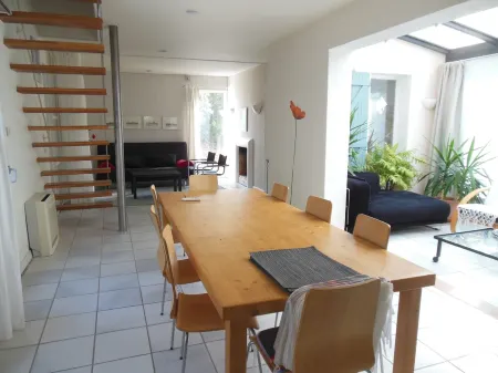 Villa with floor and garden Отели в г. Var