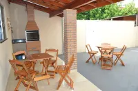 HOUSE W / POOL HEAT. SOLAR, AIR COND, WIFI AND TV WITH NETFLIX! SLEEPS 13 PEOPLE