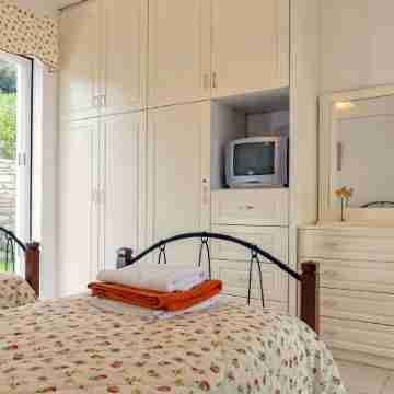 BREATHTAKING VIEW  HOME NEAR BEACH- WITH WII-FI AND PRIVATE POOL Rooms