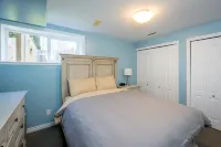 Bright 3 Bedroom Home with Home Theater