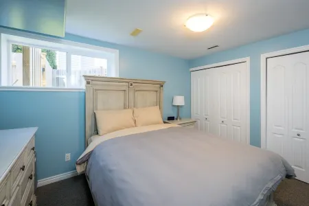 Bright 3 Bedroom Home with Home Theater