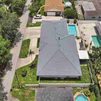7BR w/ Heated Pool Jacuzzi, Theatre Hotel Exterior