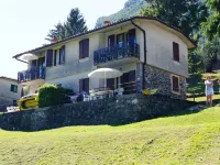 Directly on the lake with terrace Hotels in Idro