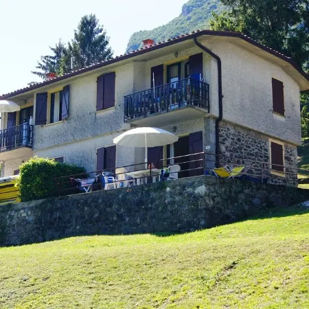 Directly on the lake with terrace